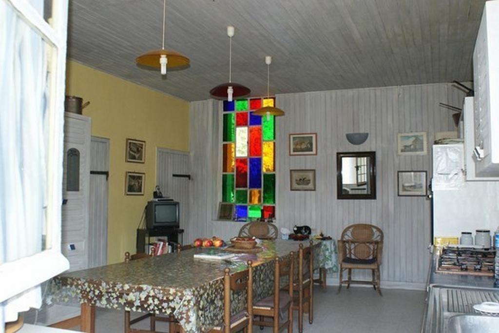 Les Longchamps Bed & Breakfast Neuille Exterior photo
