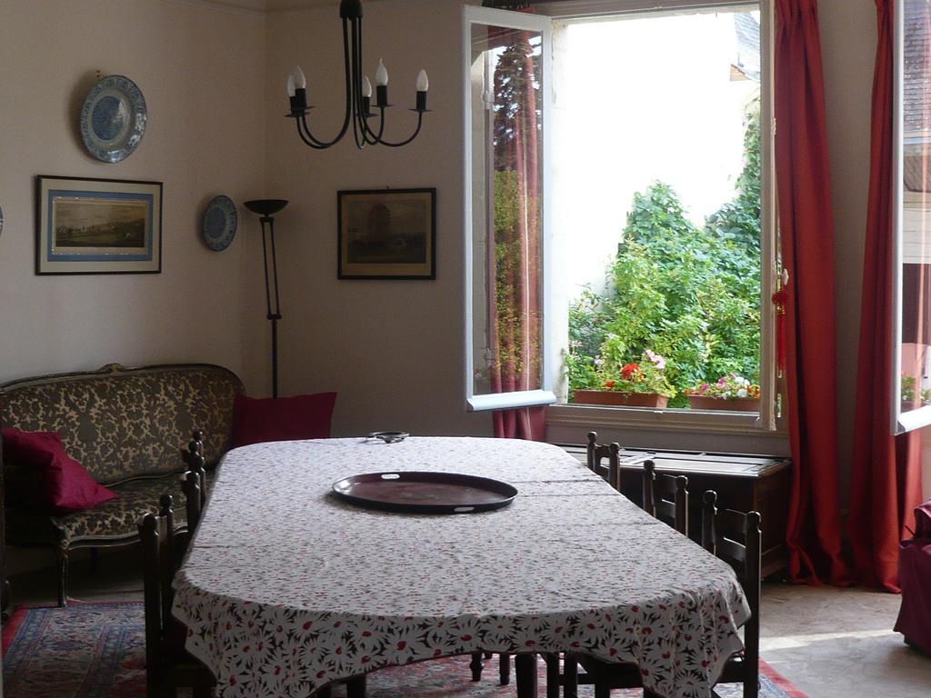 Les Longchamps Bed & Breakfast Neuille Exterior photo